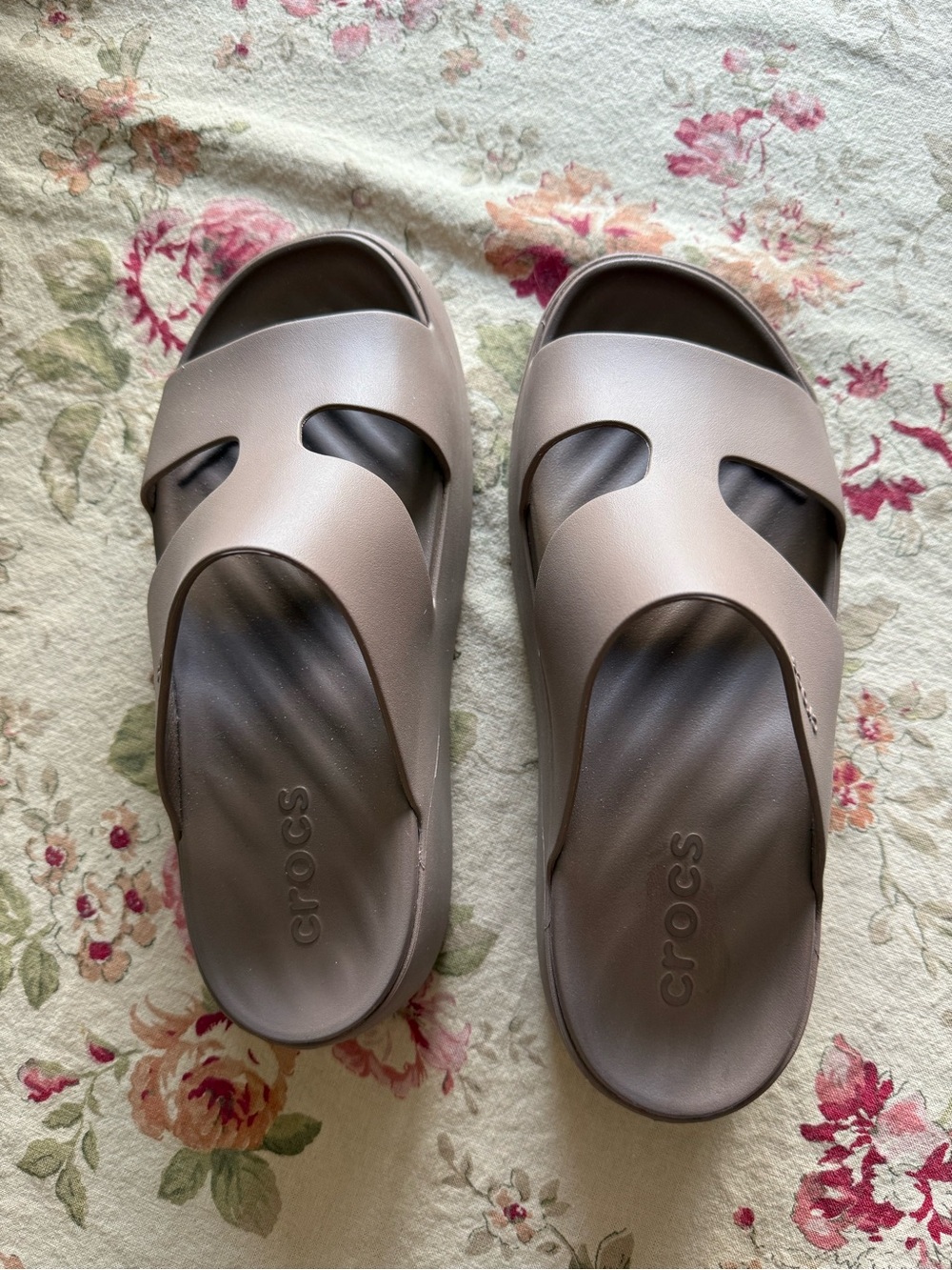 CROCS platform H strap sandal